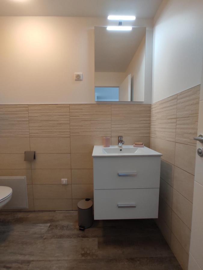 Appartement Climatise Avec Balcon,Wifi, Proche Remparts อาวีญง ภายนอก รูปภาพ